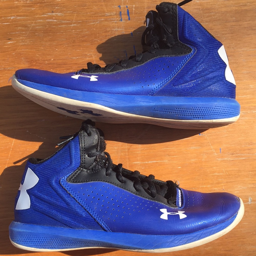 Under armour women’s torch blue shoes. Siz…